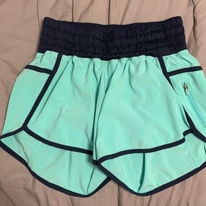 Lululemon tracker short. Size 6. Perfect condition